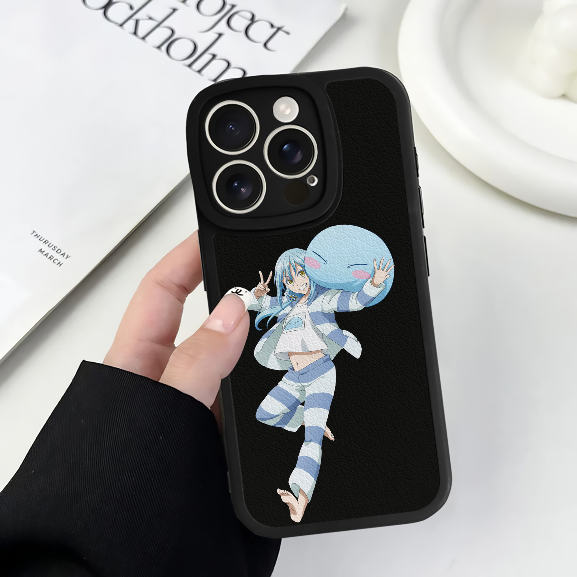 （画像用） 転スラ Regarding Reincarnated to Slime 【iPhone 16シリーズ対応】シリコンスマホケース（レザー調） 材質：シリコン
